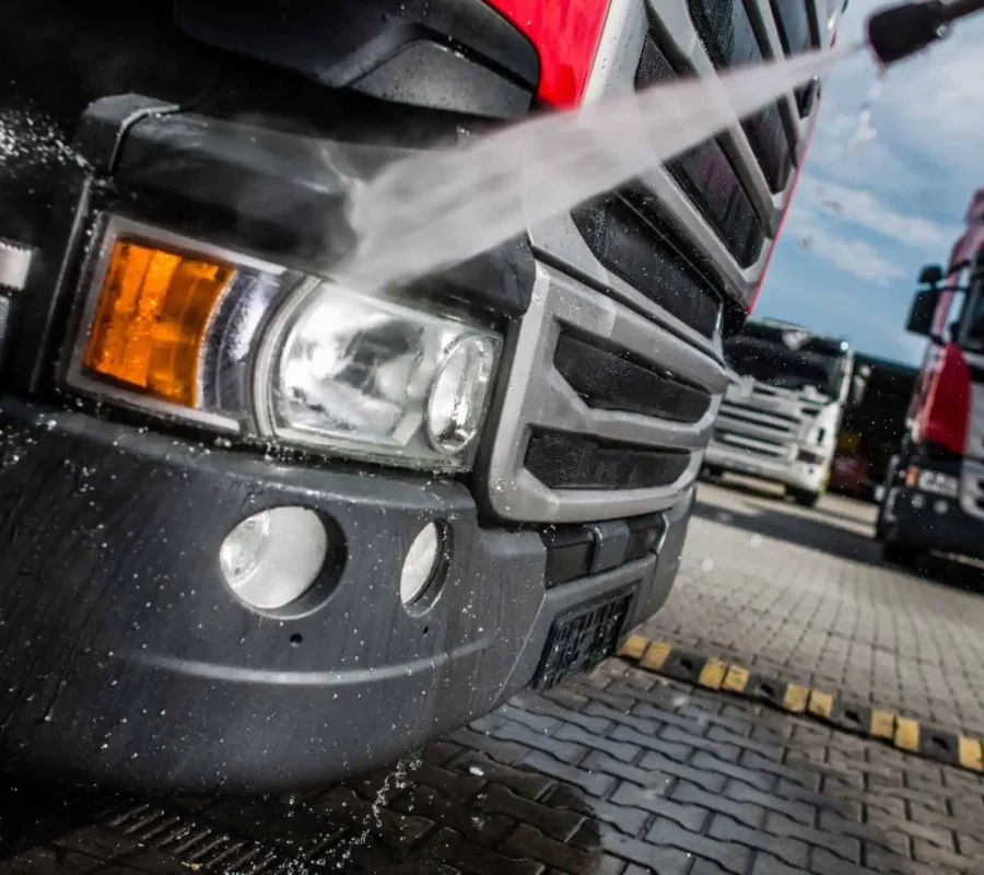 semi-truck-tractor-washing